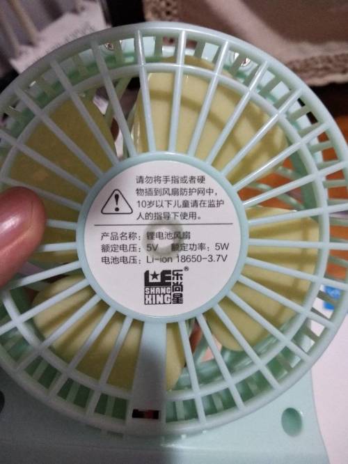 USB充电小风扇 您可靠的飞行伴侣，但需注意这些规定
